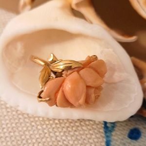 vintage antique 1950s  carved natural coral 🪸 yellow gold ring